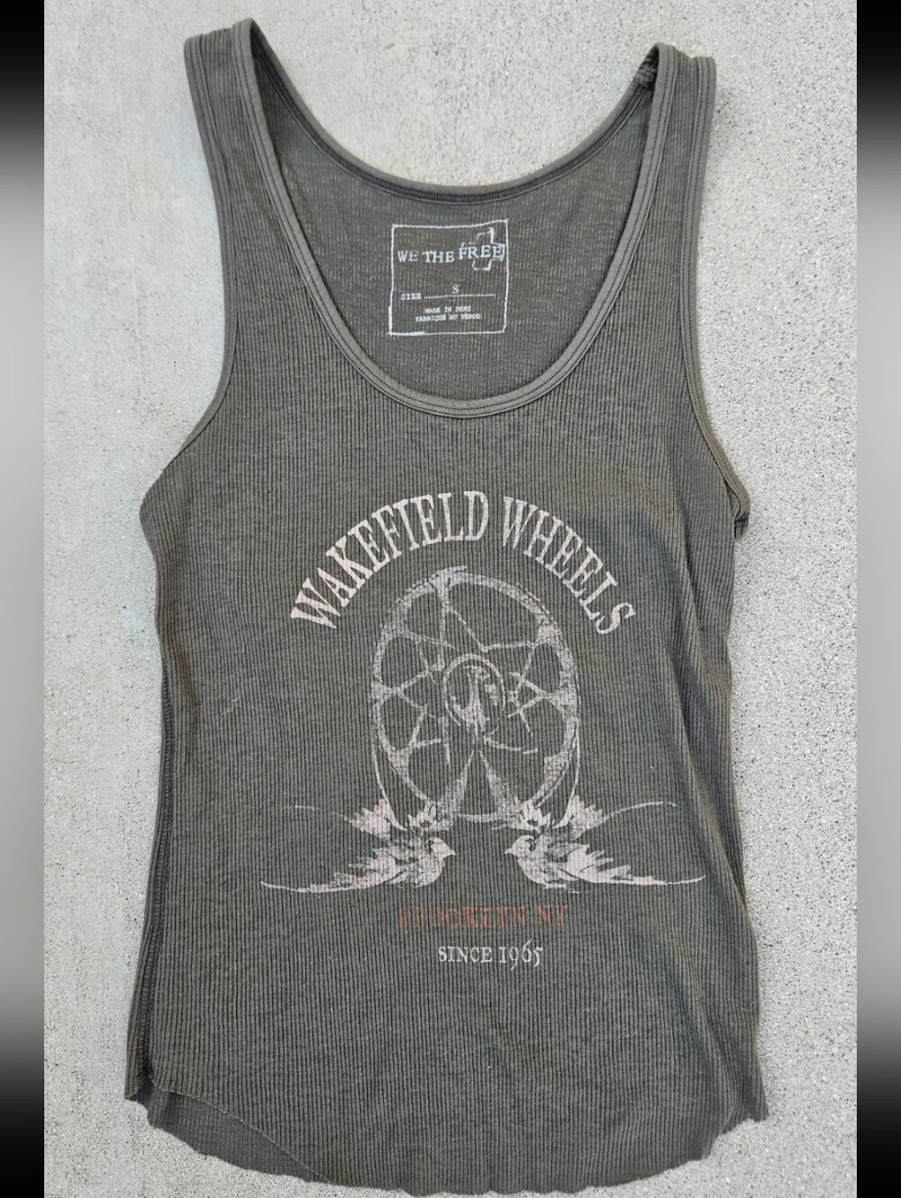 NWOT FREE PEOPLE GREEN GRAPHIC TANK SM WAKEFIELD WHEELS LIGHTWEIGHT Y2K VINTAGE
